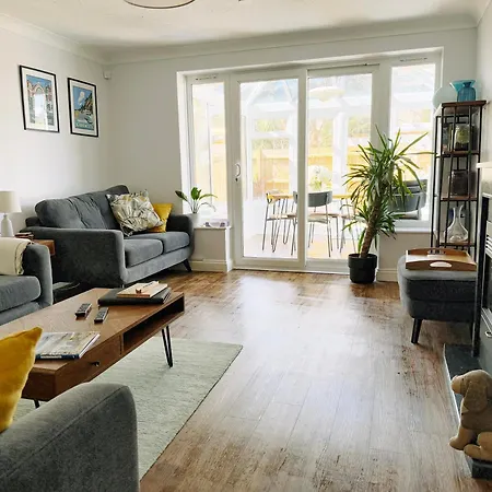 Hydeaway Beautiful 3 Bedroom House In A Great Location-2